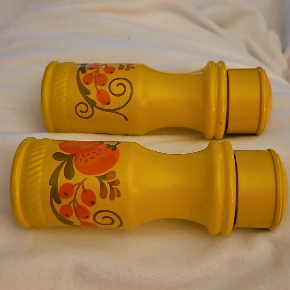 Vintage AVON Yellow and Orange Pennsylvania Dutch Glass Salt and Pepper Shakers